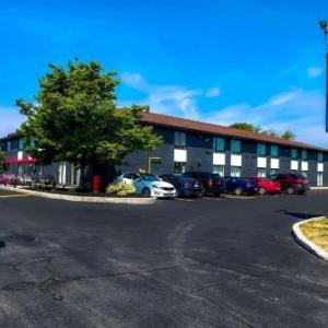 Hotels near The Empire Theatre Belleville - Comfort Inn Belleville