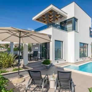 Three-Bedroom Holiday Home in Liznjan