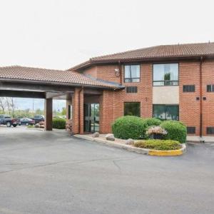 Hotels near Investors Group Athletic Centre - Comfort Inn South