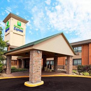 Hotels near Global Kingdom Ministries - Holiday Inn Express Toronto East
