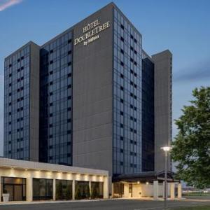 DoubleTree By Hilton Pointe Claire Montreal Airport West 