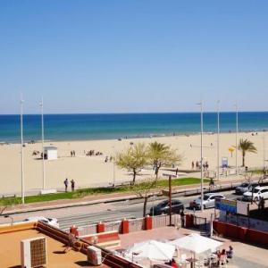 CHIMO PLAYA - En primera línea de playa ( Alquiler solo familias )