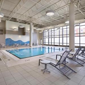 Casino Yellowhead Hotels - DoubleTree by Hilton West Edmonton