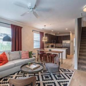 3BR Townhome near UT Austin by WanderJaunt