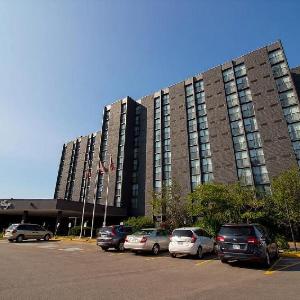 Hotels near Armenian Youth Centre - Edward Hotel North York