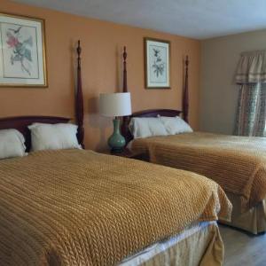 Pelican Inn & Suites