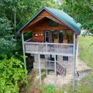 Cozy Quarters Sevierville Cabin