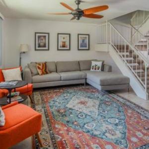 Spacious 4BR Townhouse by Old Town by WanderJaunt