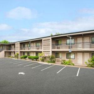 Hotels near Kay Meek Centre - Vancouver Lions Gate Travelodge