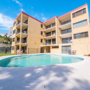 Golden Shores Unit 3 21 Landsborough Parade