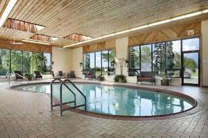 Travelodge Hotel by Wyndham Kingston Lasalle, Kingston
