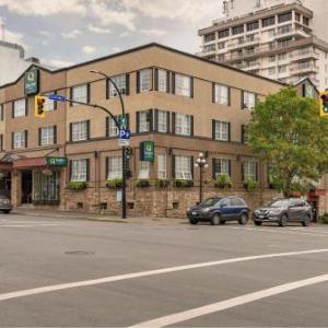 Hotels near Logan's Pub Victoria - Quality Inn Downtown Inner Harbour