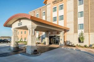 The Heritage Inn & Suites, Ascend Hotel Collection, Garden City