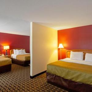 Hotels near Crystal Grand Music Theatre - Econo Lodge Inn & Suites Wisconsin Dells