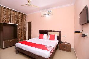 OYO 24423 Hotel Royal, Mohali