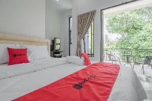 RedDoorz near Sultan Thaha Airport Jambi, Jambi