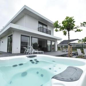 Modern Villa with Jacuzzi Sauna in Harderwijk Flevoland