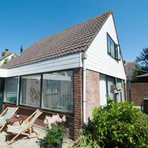 Vintage Holiday Home in South Holland by the Forest