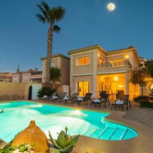 Villa Wagner by Abahana Villas