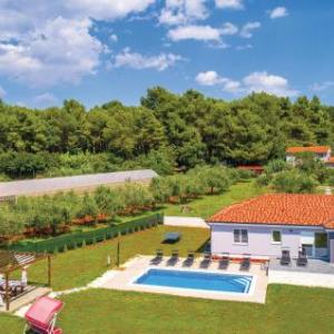 Three-Bedroom Holiday Home in Pula