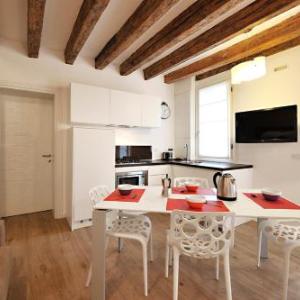 Sestiere di San Polo Apartment Sleeps 6 Air Con