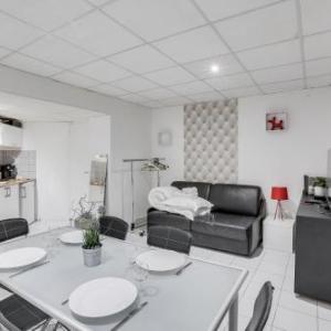 Triplex in Boulevard de Magenta by GuestReady