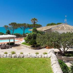 Marina di Modica Villa Sleeps 18 Pool Air Con WiFi