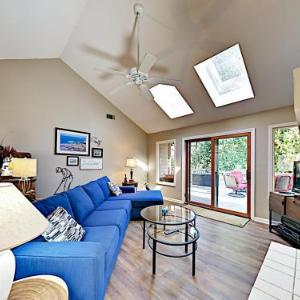 Sunny Coastal-Chic Home Home