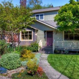 Lovely Laurelhurst Home Home