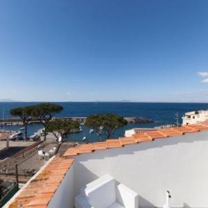Tetto Bianco Bright Apartment with Private Terrace in Marina della Lobra by Feeling Italy