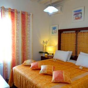 Le Coq Apartments