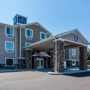 Hotels near Yankee Lake - Cobblestone Hotel & Suites - Greenville