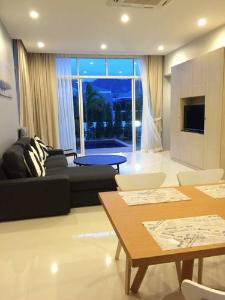 Chaum Haus Pool Villas, Cha Am