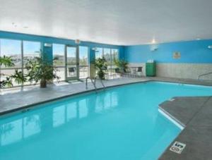 Super 8 by Wyndham Topeka at Forbes Landing, Topeka