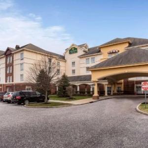 La Quinta Inn & Suites by Wyndham Islip Macarthur Airport