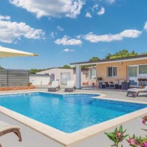 Three-Bedroom Holiday Home in Pula