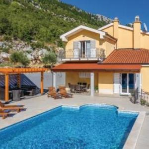 Four-Bedroom Holiday Home in Vrgorac