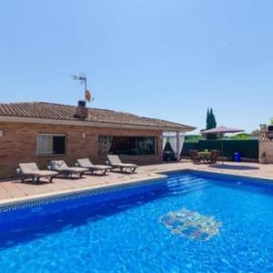 Vallcanera Villa Sleeps 6 Pool Air Con WiFi