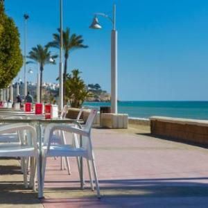 RENTHAS Calabeach Apartment