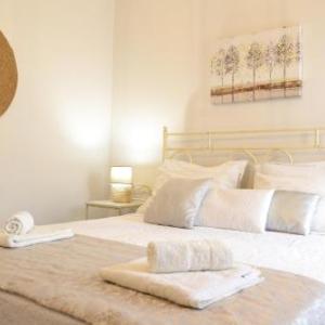 Ariadne & Theseus Apartments