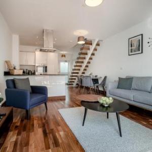 Tailored Stays - Flamsteed Duplex Apartment