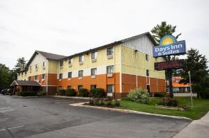 Days Inn & Suites by Wyndham Traverse City, Traverse City