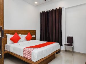OYO 30317 The Address, Trimbak