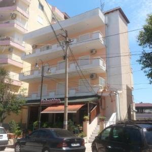 Christos Apartments