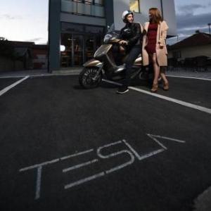 Tesla Bar&Rooms