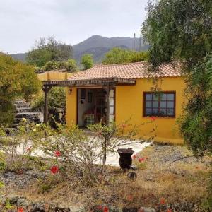 House with one bedroom in Los Llanos with wonderful mountain view and furnished garden 9 km from the beach