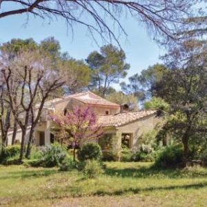 Four-Bedroom Holiday Home in Le Puy Sainte Reparade