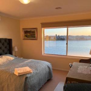 Hotels near Avalon Airport Lara - King House