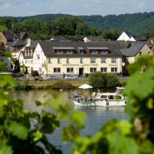 Winzerhotel und Restaurant zum Moselstrand