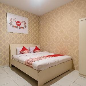 OYO 359 Executive Inn